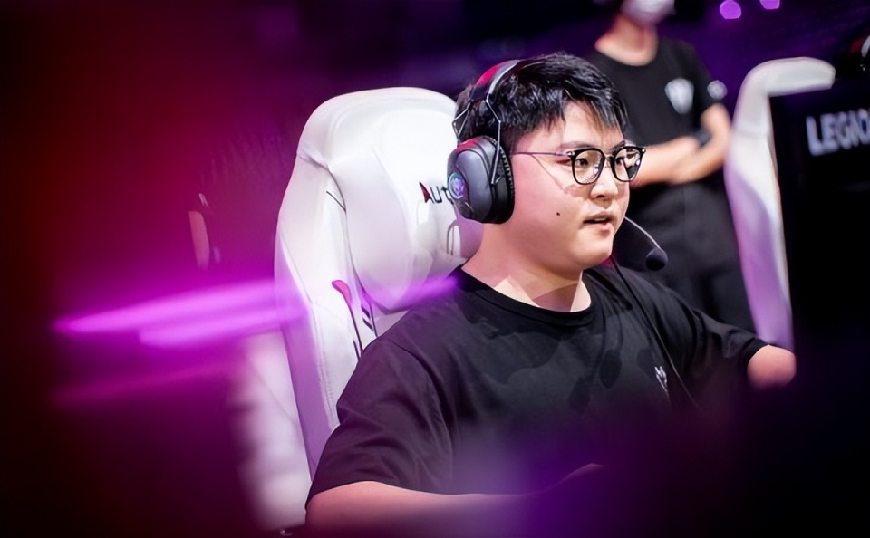 Scout新星最后时刻胜出表现突出，FPX前途光明！比赛高潮迭起(lplscout)