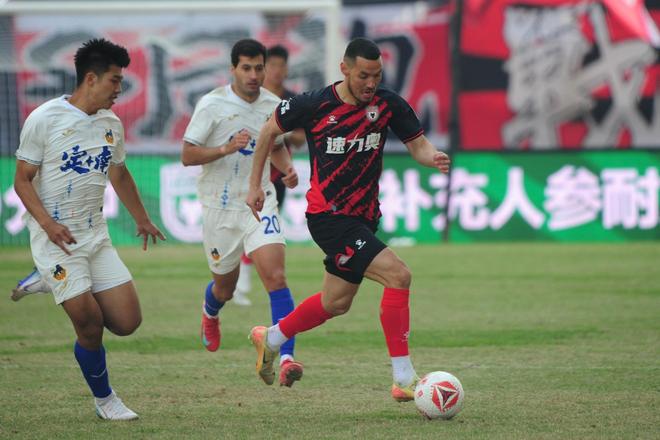 欧冠今晨再迎强敌，广州队队长鼓劲，主帅态度：压力陡增，资深球员宣示担当(lol历届s赛冠军一览表)