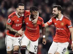 耍刀被一枪崩了